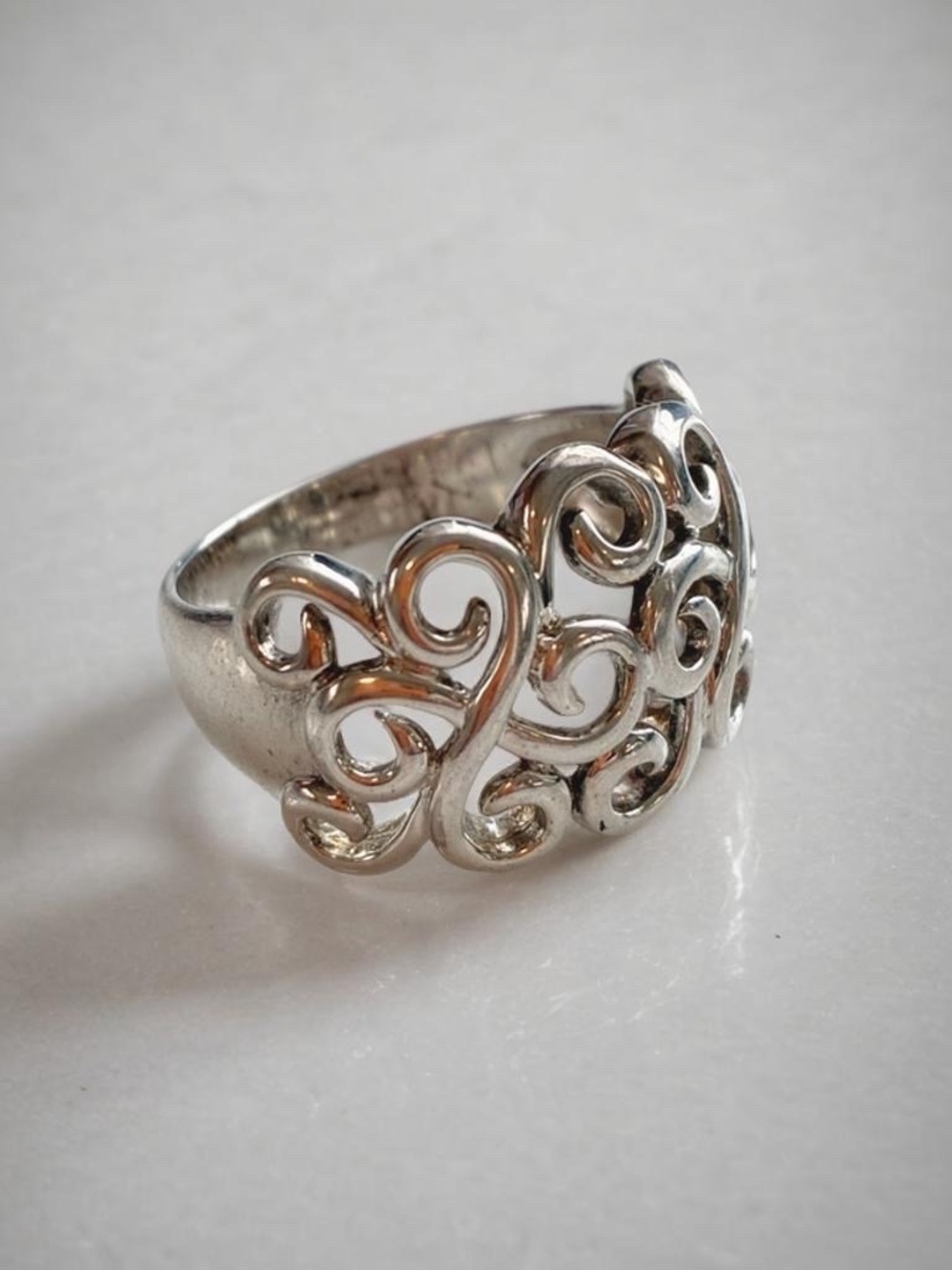 Elegant Sterling Silver Scrollwork Statement Ring size 7 - Picture 9 of 9